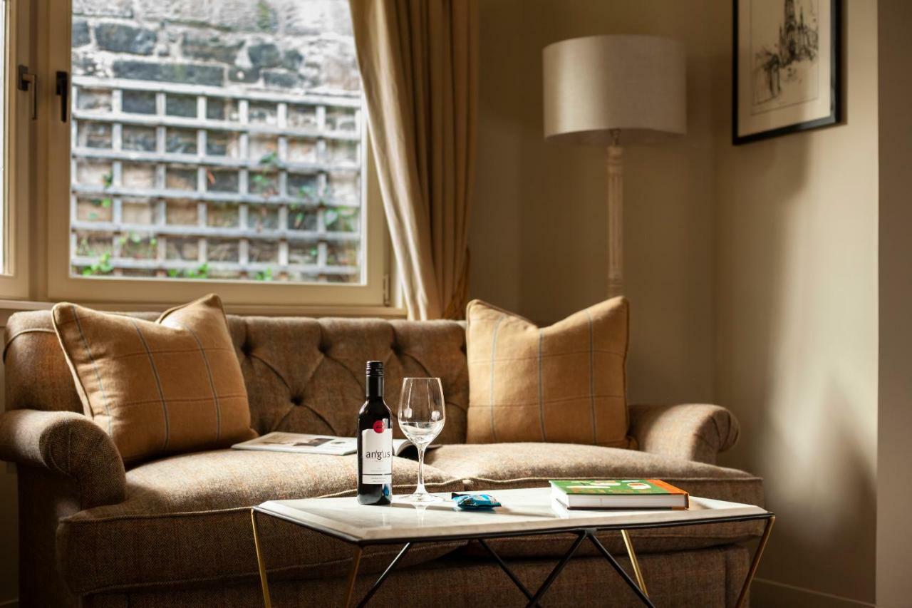 더 던스테인 하우스 에든버러 외부 사진 A living room at the hotel