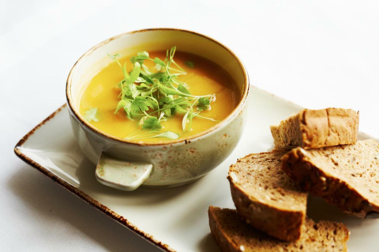 더 던스테인 하우스 에든버러 외부 사진 A bowl of carrot and coriander soup